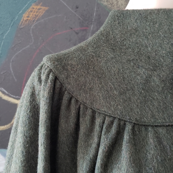 Vintage | Tailored Wool-blend Cape with High Collar - Picture 6 of 16